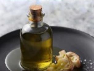 Botella de aceite de oliva virgen extra
